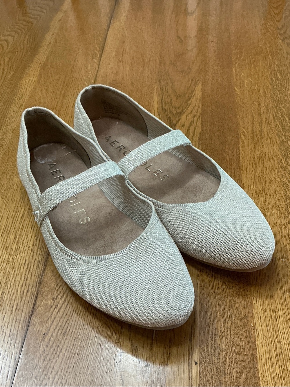 Woman’s AEROSOLES cream+gold knit Mary Jane. Size 9.5. Slip on. Like new! Cute!